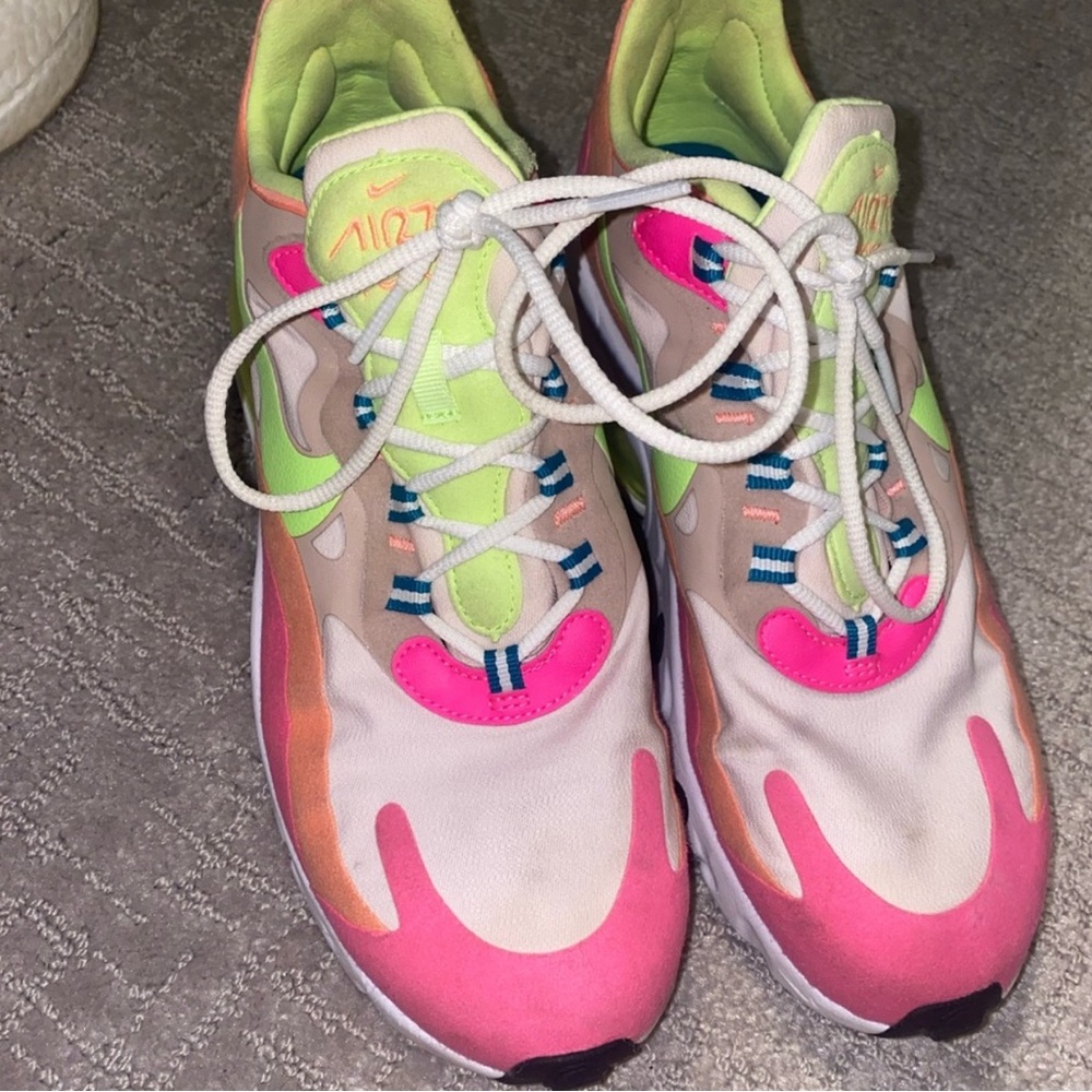 Nike air maxes